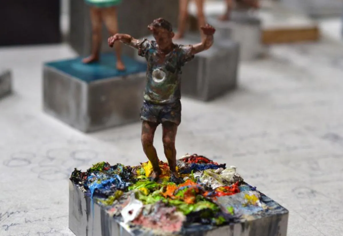 Kai Klahre 2017 Bronze und Ölfarbe Höhe mit Sockel ca. 15 cm ©Kai Klahre