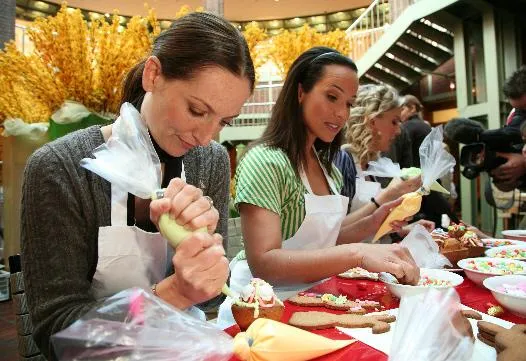 Sweet Charity: Osterbacken für die Stiftung Kinderjahre Bild: Sweet Charity: Osterbacken für die Stiftung Kinderjahre