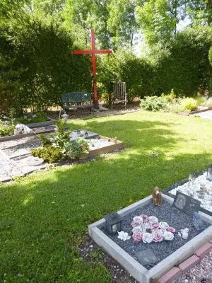 Bild: Tierfriedhof München bei Hallbergmoos , jetzt seit 14 Jahren