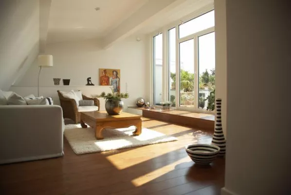 Bild: Parkettfußböden einer historischen Villa erhalten mit Sikkens ihre alte Wertigkeit