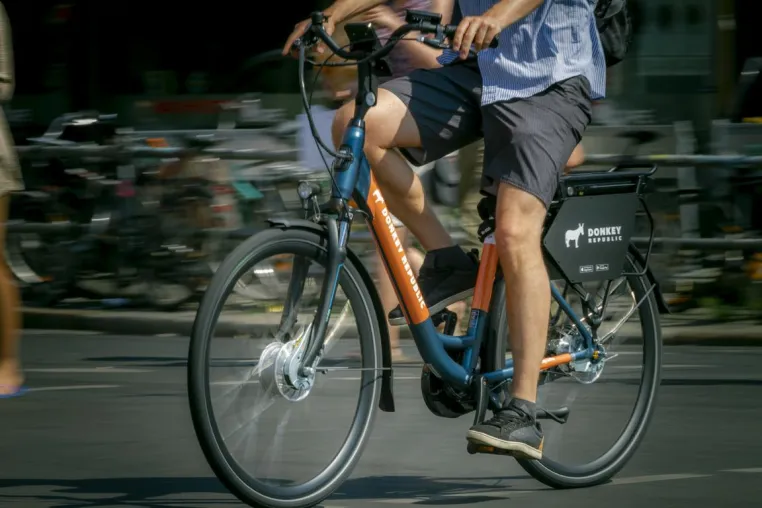"Die Möhre für den Esel": Swobbee wird Ladepartner von Donkey Republic Bild: "Die Möhre für den Esel": Swobbee wird Ladepartner von Donkey Republic