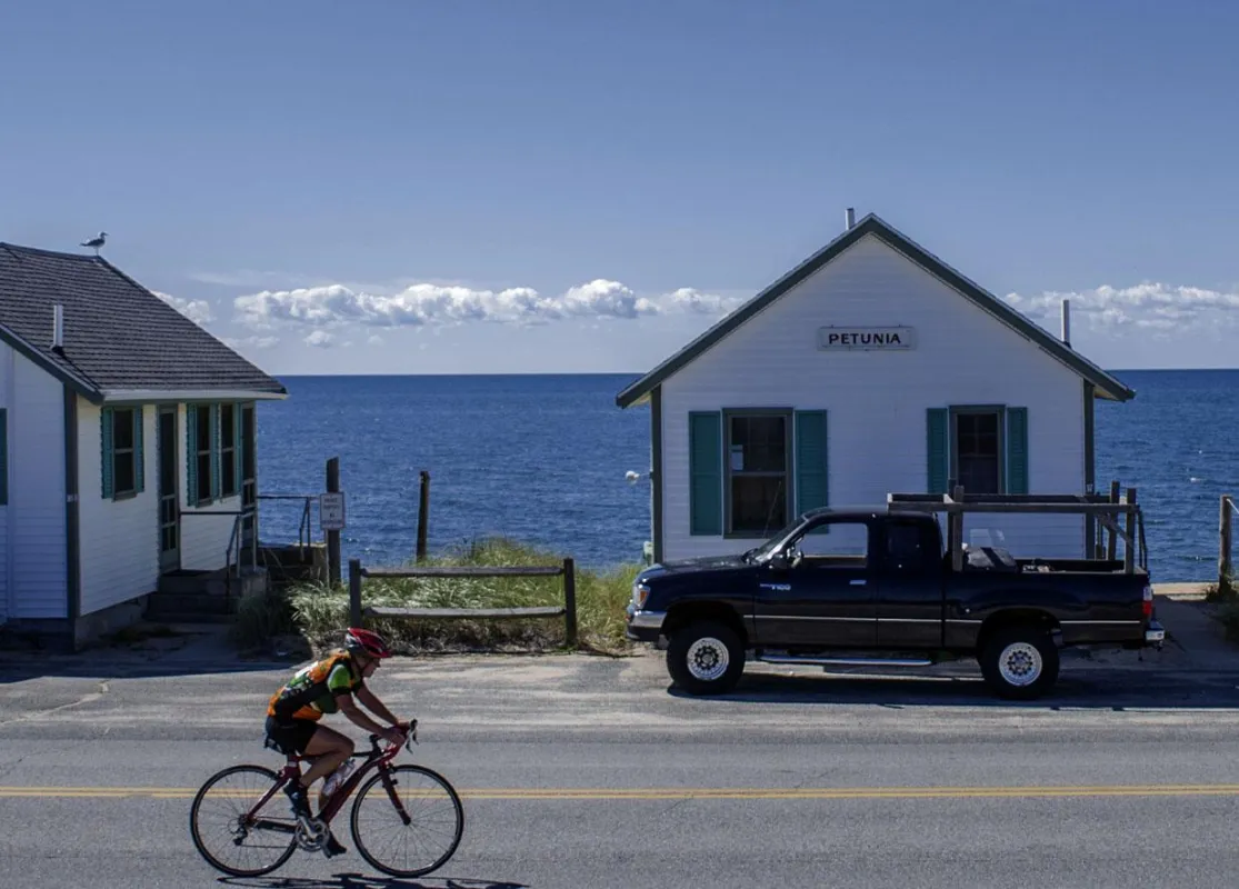 Fahrradtour mit Aussicht in Provincetown, Cape Cod (c) Massachusetts Office of Travel and Tourism