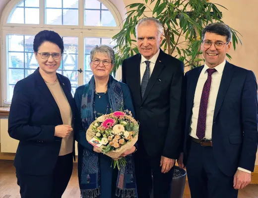 Bild: Bundesverdienstkreuz für außergewöhnliches Engagement von Sabine Gwarys