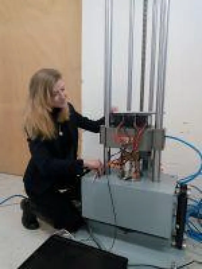 Batterien in der Mechanischen Schockprüfung, einer der umfangreichen Tests für Transportsicherheit