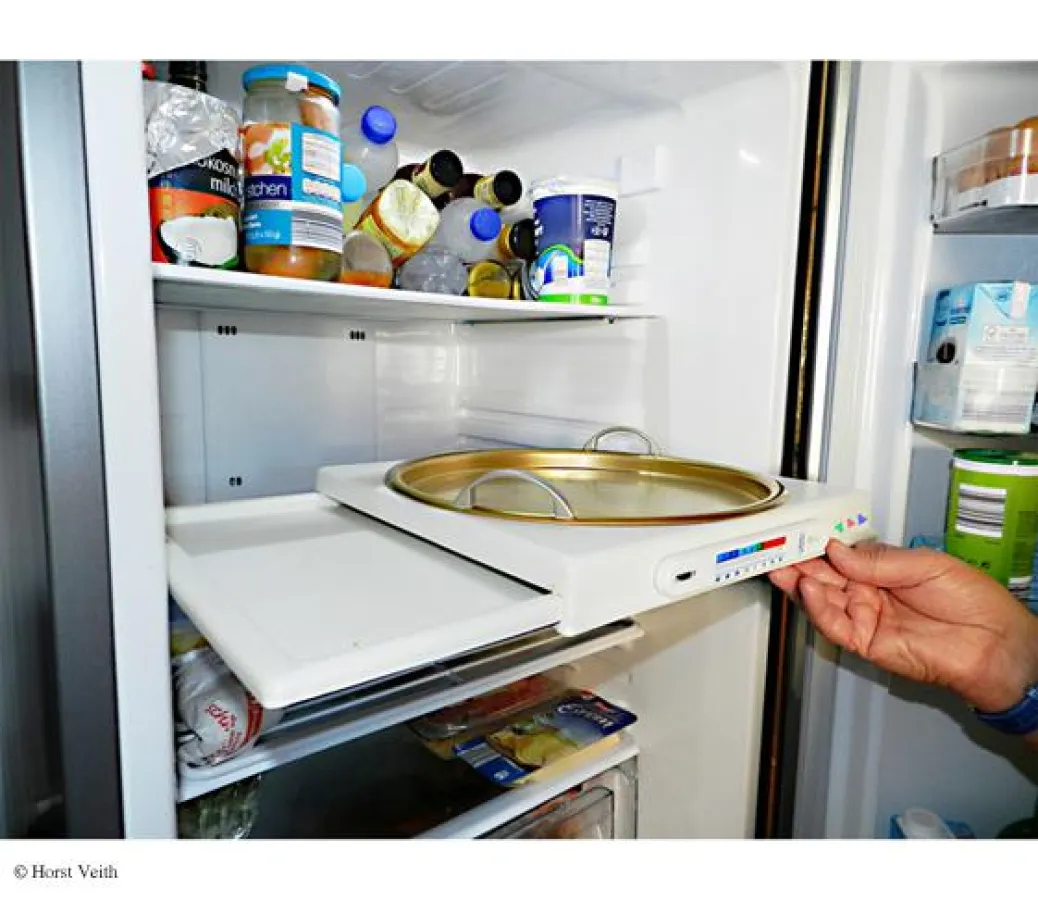 Das TAEBLETT sorgt im Kühlschrank für längere Haltbarkeit und macht Lebensmittel besser zugänglich.