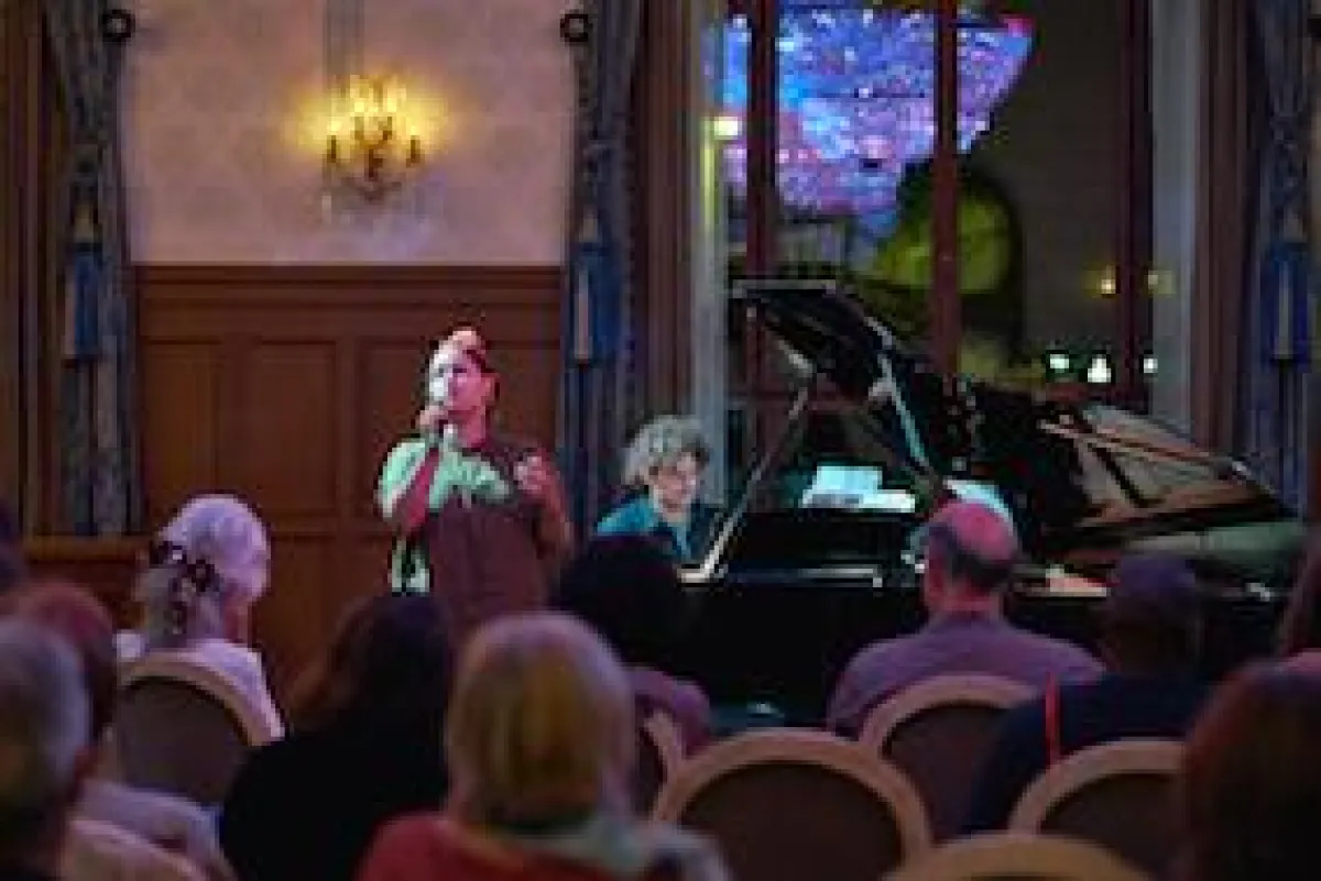 20180914_KlangBasel_Gathering aorund the Piano_Anni Goodchild_David Cogliatti_(c)_Benno Hunziker