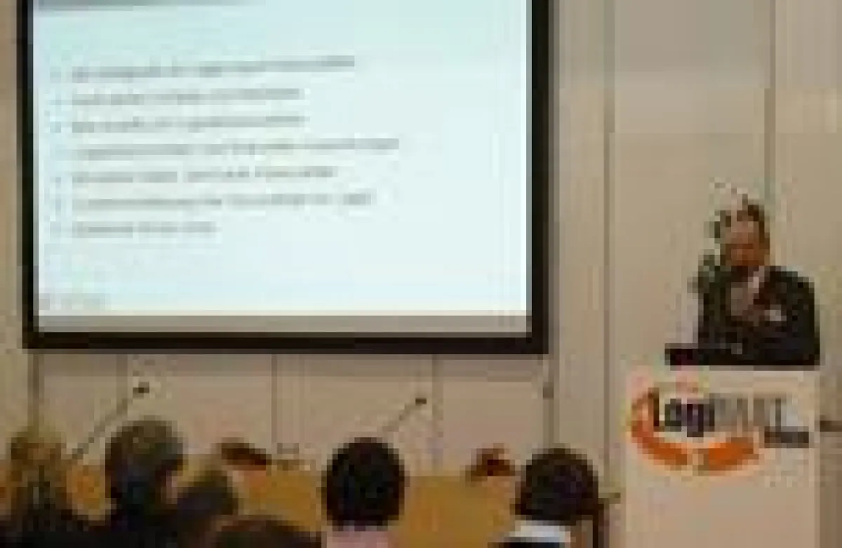 Geschäftsführer Fritz Mayr präsentiert 