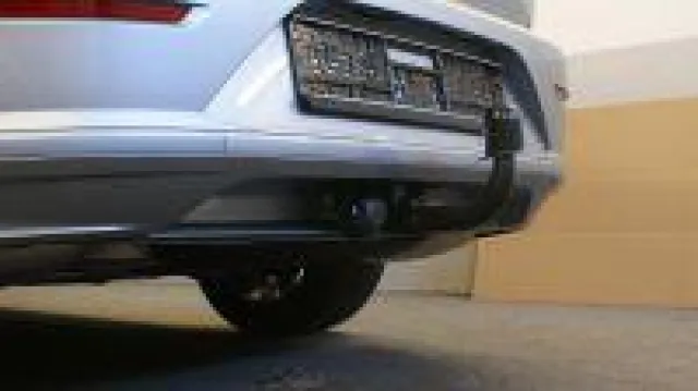 Bild: vertikal abnehmbare Anhängerkupplung für den VW Arteon bei www.ahk-preisbrecher.de mit Video