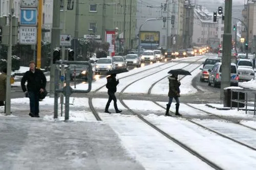 Berufspendler im Winter: Besser früher aufstehen statt verspätet ankommen Bild: Berufspendler im Winter: Besser früher aufstehen statt verspätet ankommen