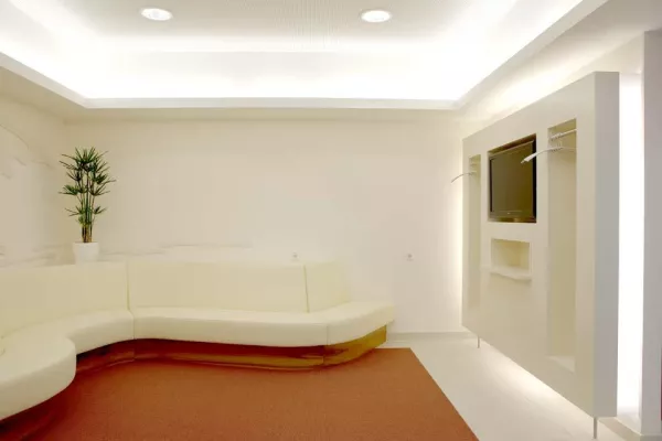 Deckenformteil mit LED-Integration Bild: Deckenformteil mit LED-Integration