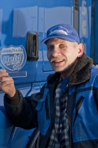 Bild: Held der Straße Februar 2011 rettet vier Kinder vor Kältetod