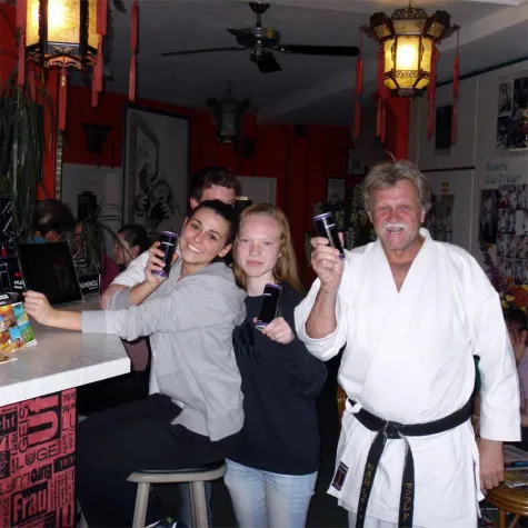 Bild: NUMONDU erringt schwarzen Gürtel