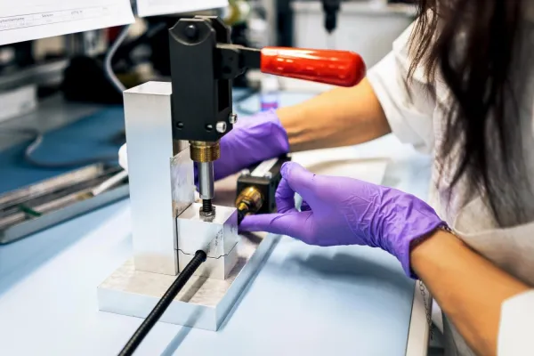 Bild: pei tel schließt Produktionsübernahme ab