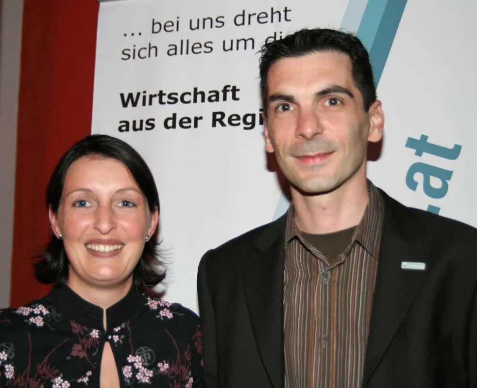 Freuen sich über den Erfolg ihres Portals: wirtschaftszeit.at-Geschäftsführung Silvia Nussbaumer und Marjan Ratkovic. (Copyright: wirtschaftszeit.at, Abdruck honorarfrei.)