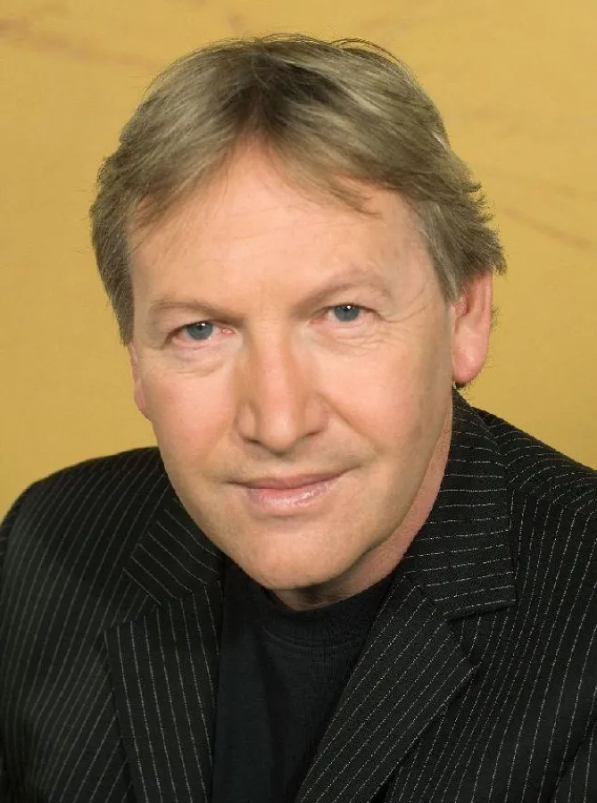 Matthias Holtmann kommt zu Möbel Firnhaber nach Stuttgart und präsentiert 50 Jahre Musikgeschichte