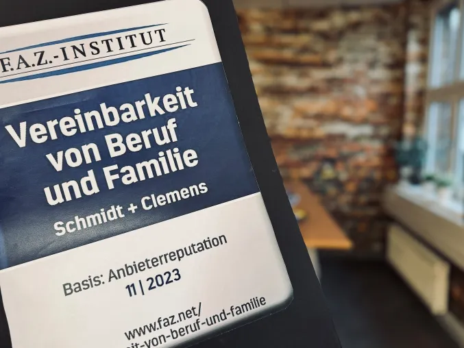 Bild: Auszeichnung für Branchensieger Schmidt + Clemens: Vereinbarkeit von Beruf und Familie