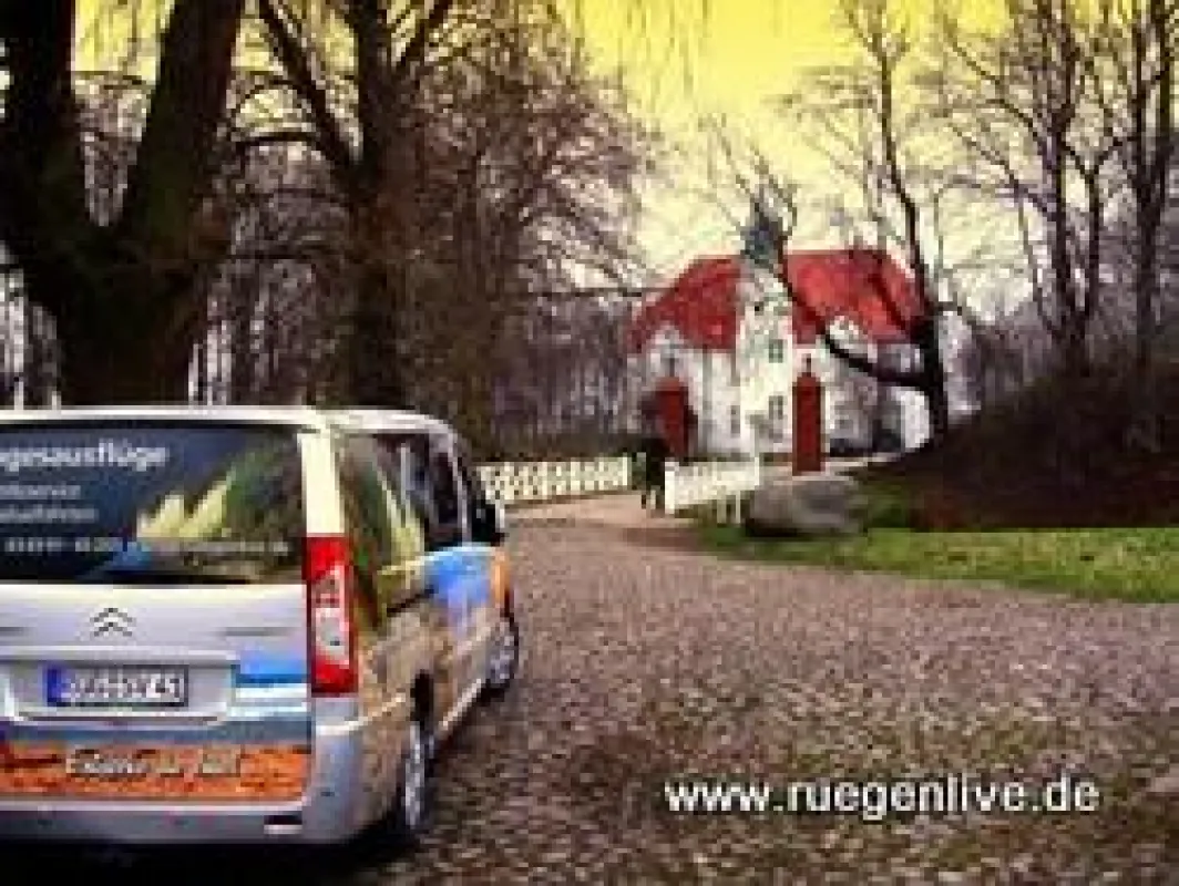 Kleinbus am Gut Granskevitz