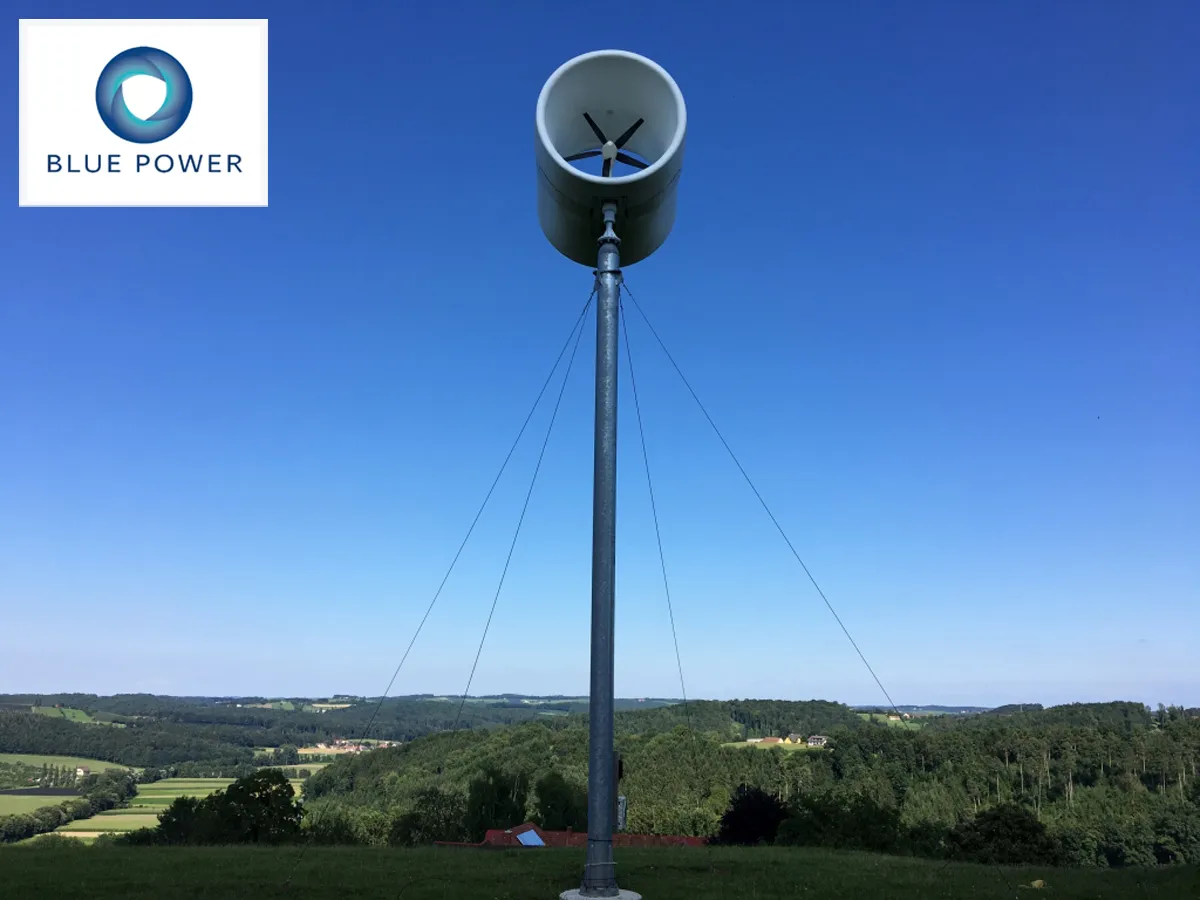 Die BlueOne freistehend auf einem Mast montiert