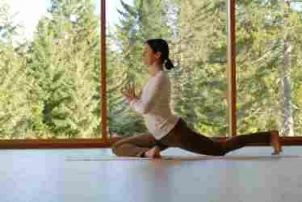 Bild: Yoga zwischen Berg und See