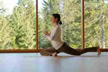 Bild: Yoga zwischen Berg und See