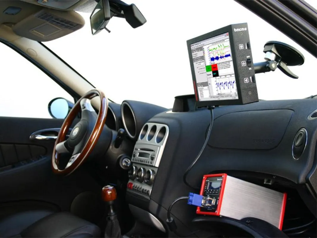 Auf großer Fahrt: Fahrzeugdaten mit dem embedded PC (ePC) erfassen und am automotive Display (aDP800) visualisieren