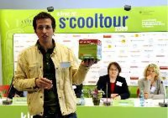 Bild: Popgruppe JULI spielt exklusiv für 500 junge Klimaschützer - MPA inszeniert Veranstaltungen rund um das Bildungsprojekt "klima on s"cooltour"