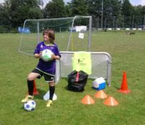 Bild: Mädels vor, noch ein Tor - Neue Aktion der Dietmar Hopp Stiftung | Ausstatter Erhard Sport