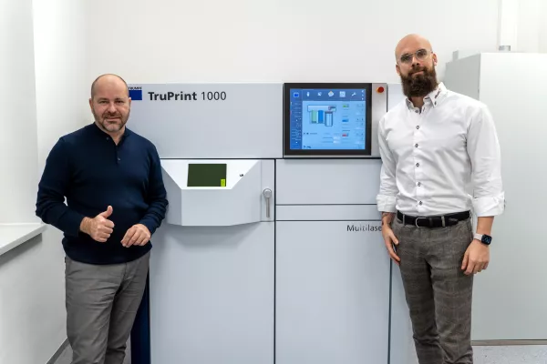 Bild: Hörluchs macht Titan-Otoplastiken salonfähig