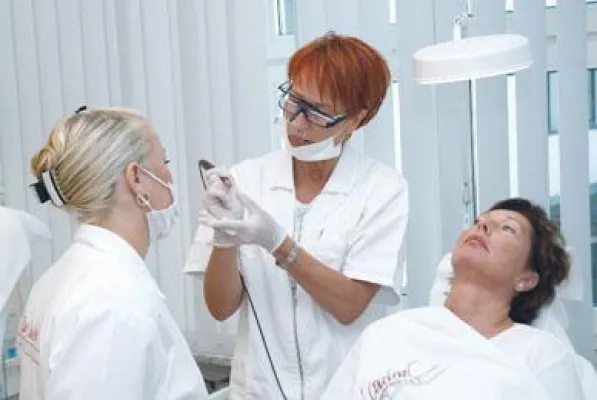 Bild: Raus aus der Schmuddelecke. Die Schönheitsbranche leidet unter ihrem Image.