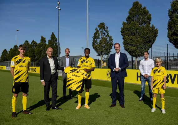 Bild: adesso ist neuer Jugend-Hauptsponsor von Borussia Dortmund