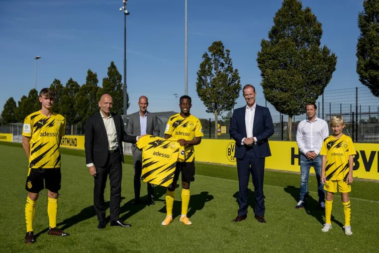 adesso ist neuer Jugend-Hauptsponsor von Borussia Dortmund Bild: adesso ist neuer Jugend-Hauptsponsor von Borussia Dortmund