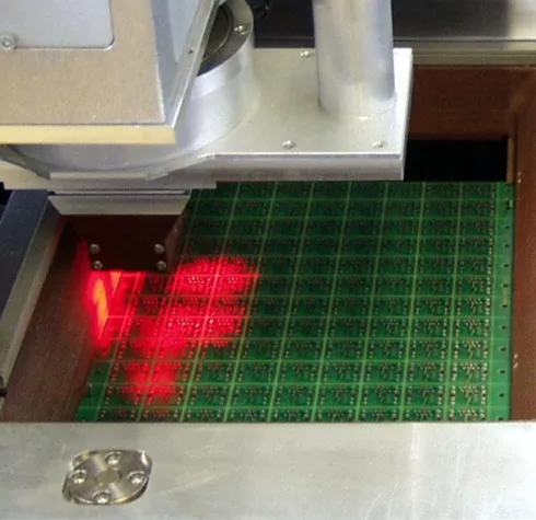 Bild: Laser-Trimmen von Onboard-Kondensatoren revolutioniert Mikroelektronik