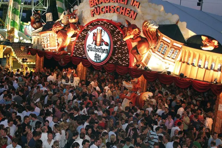 Bild: Füchschen-Party für Party-Füchschen - Längste Geburtstagsparty auf der Größten Kirmes am Rhein