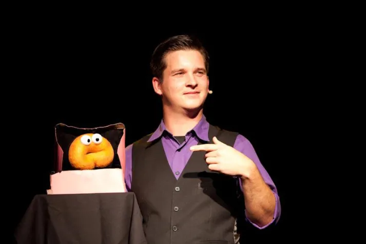 Nach ausverkaufter Premiere Zusatztermin: Bauchgespräche mit Bauchredner Tim Becker Bild: Nach ausverkaufter Premiere Zusatztermin: Bauchgespräche mit Bauchredner Tim Becker