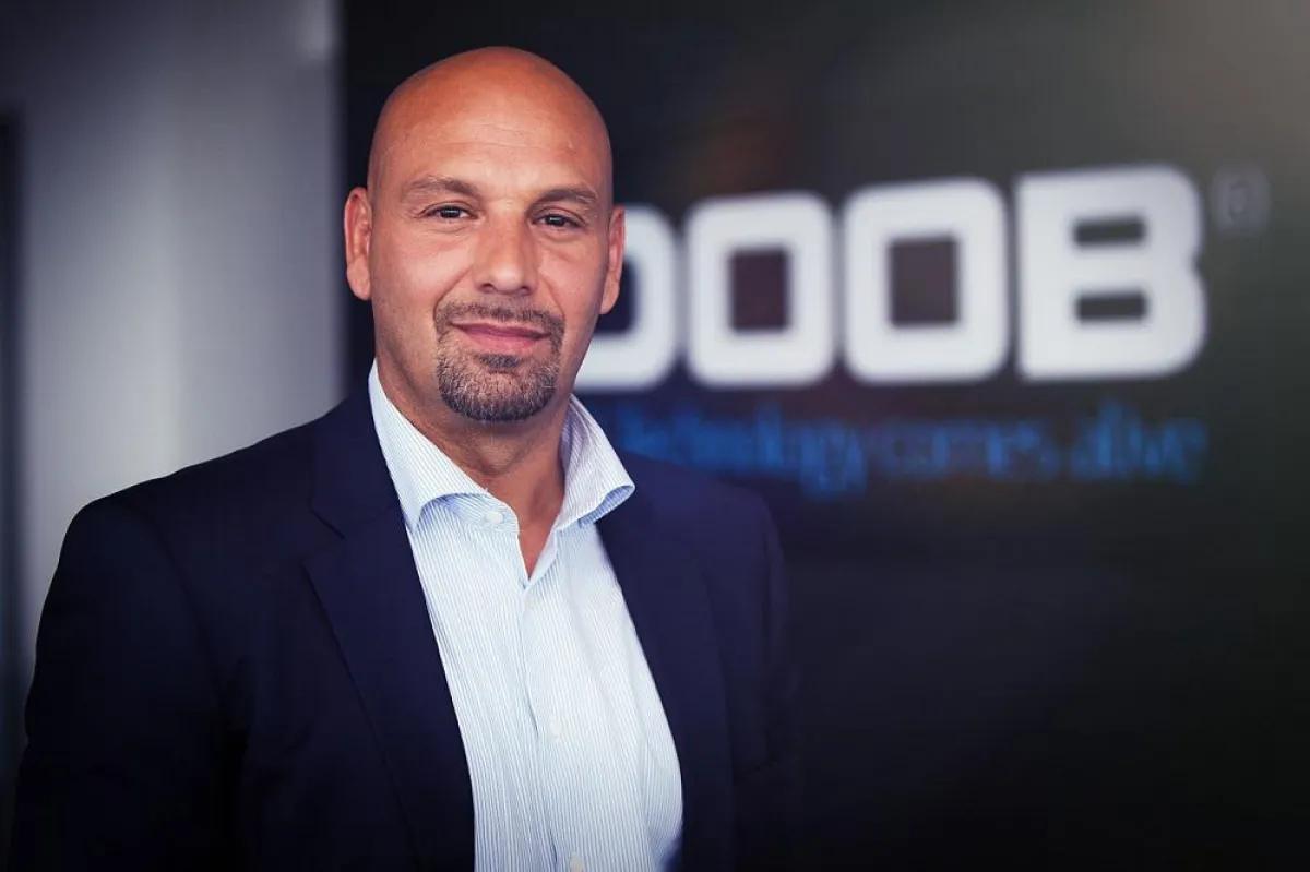 Porträtbild Vladimir Puhalac, Vorstandsvorsitzender der DOOB GROUP AG