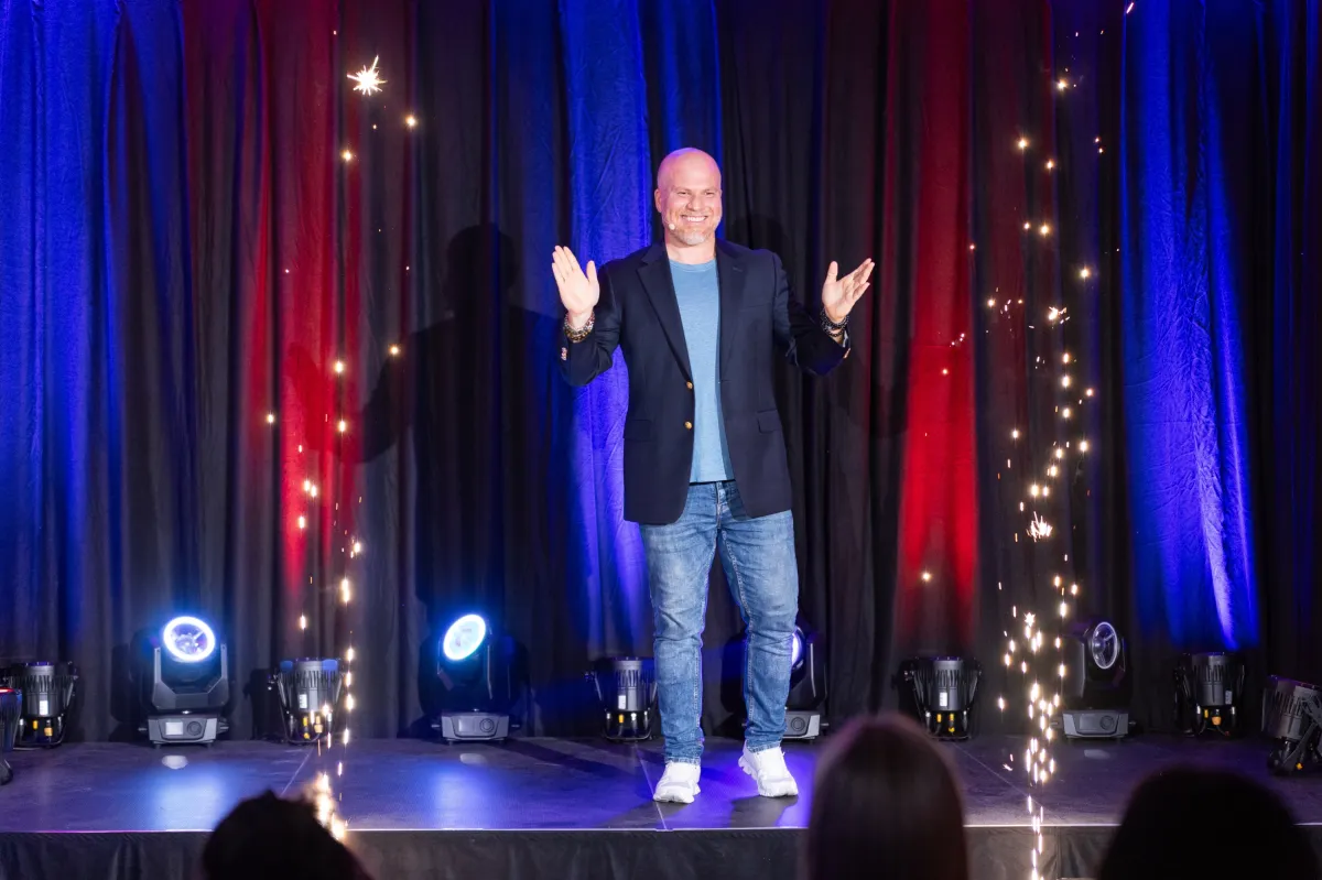 Ralf Haase gewinnt den Excellence Award beim 19. Internationalen Speaker Slam (© Christina Poersch)