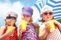 Bild: Praktische Trinkbecher und mehr für den Getränkeverkauf im Sommergeschäft