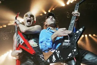 Bild: The Scorpions live bei erster Jubiläumsfeier von 60 J. Grundgesetz und 20 J. Mauerfall an historischer Stätte