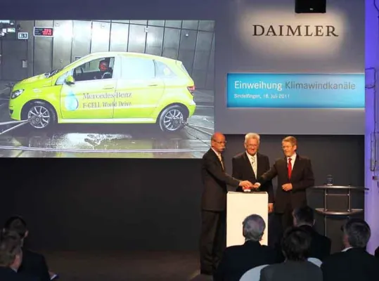 Bild: Daimler: b&b bei Einweihung von zwei neuen Klima-Windkanälen im Einsatz