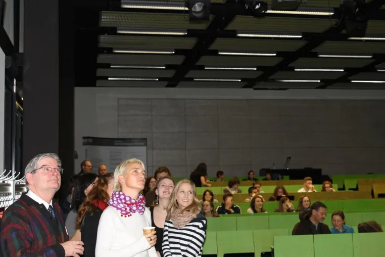 Bild: Live-Übertragung der US-Wahl-Ergebnisse lockte Frühaufsteher ins Wernigeröder AudiMax der Hochschule Harz