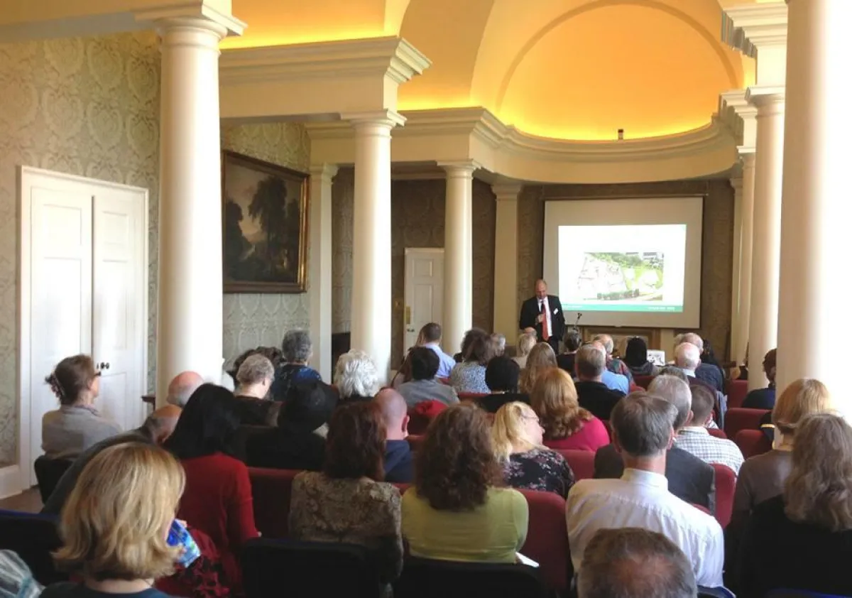 Prof. Heimes bei einem seiner zahlreichen Vorträge, hier an der ehrwürdigen Universität in Oxford