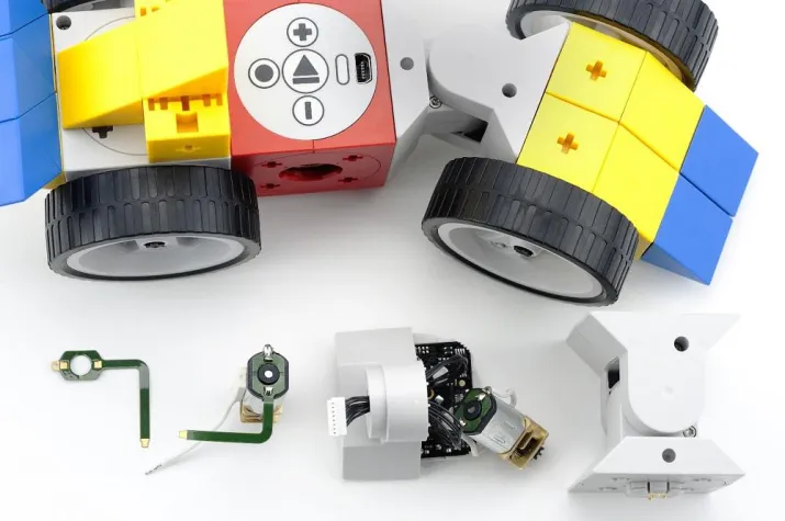 Elektronisches Spielzeug mit Leiterplatten von CONTAG Bild: Elektronisches Spielzeug mit Leiterplatten von CONTAG