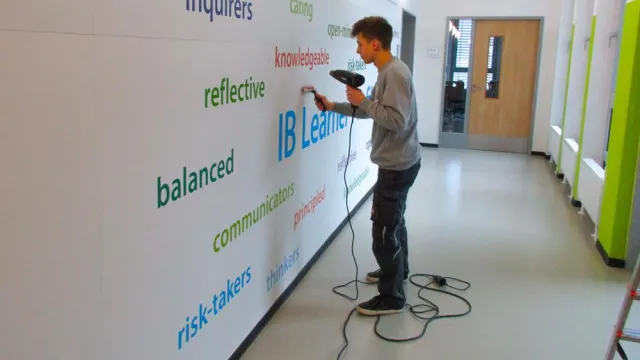 Bild: Wandtattoo für internationale Sprachschule