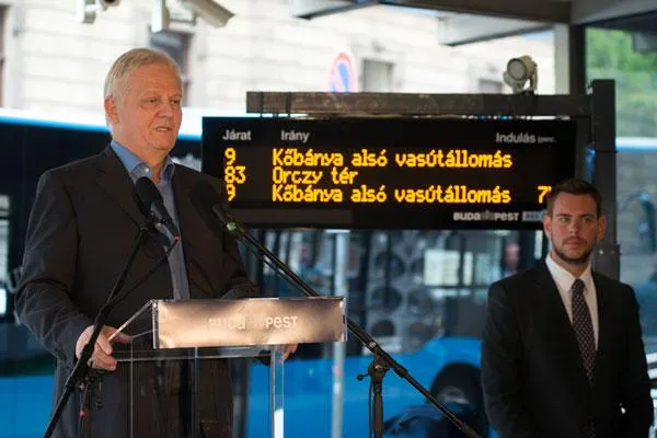 Bild: Neues ITCS feierlich an Budapester Verkehrsbetriebe übergeben