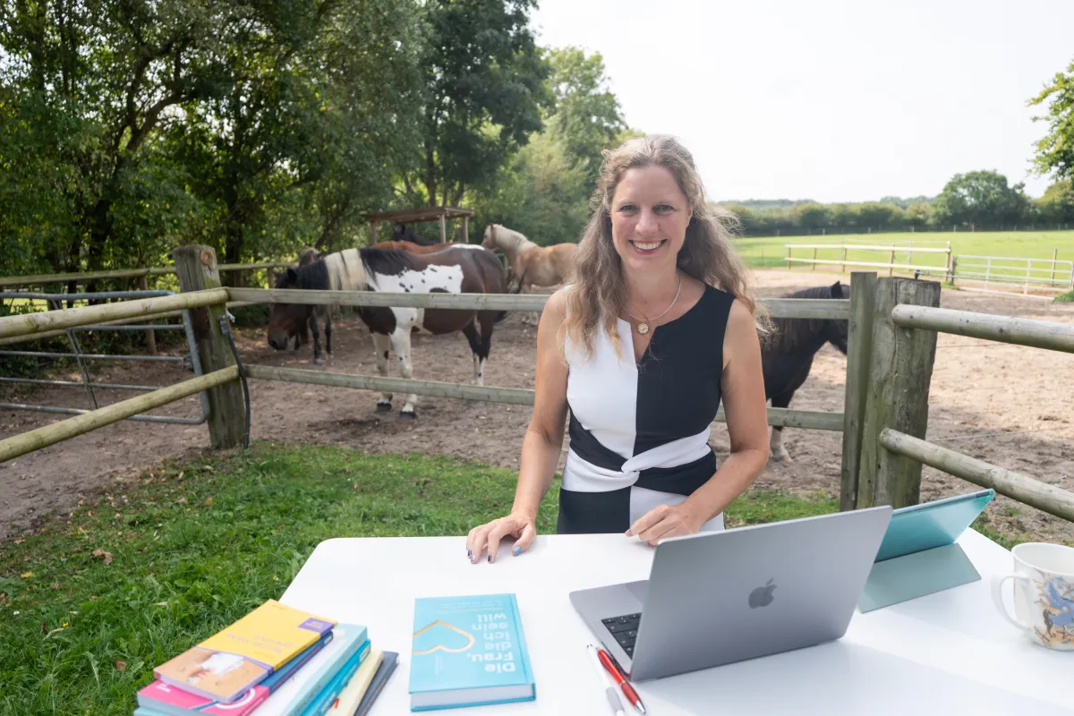 Buchschreiben und Autorenbetreuung in der Natur (© Friedrun Reinhold)
