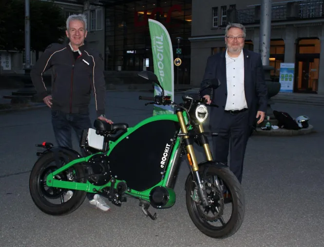 Bild: E-Motorrad mit Pedalantrieb: eROCKIT begeistert Hannover