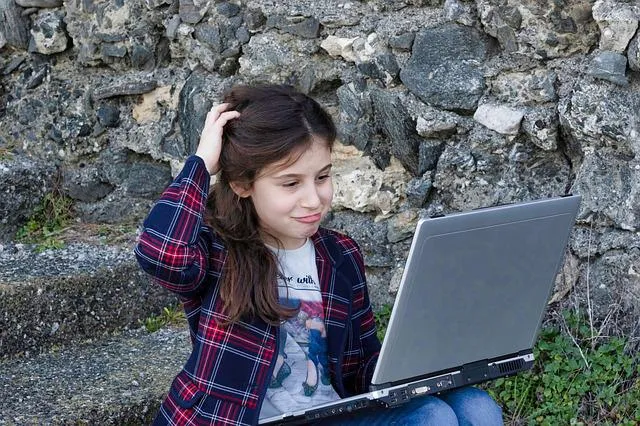 Bild: Internetverhalten der Kinder überwachen: sinnvoll oder nicht?