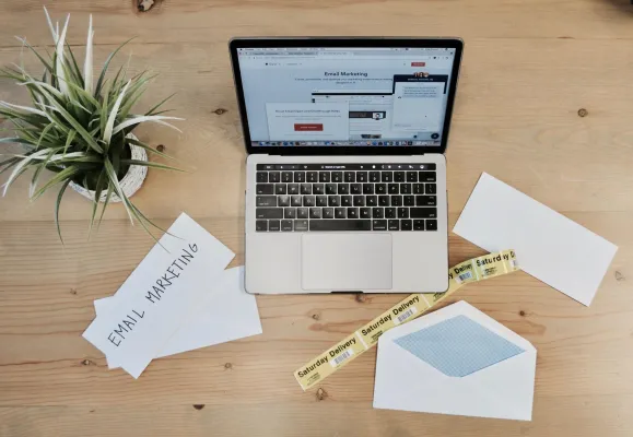 Bild: Umsatzsteigerung durch intelligentes E-Mail-Marketing. minubo und ROQQIO zeigen wie
