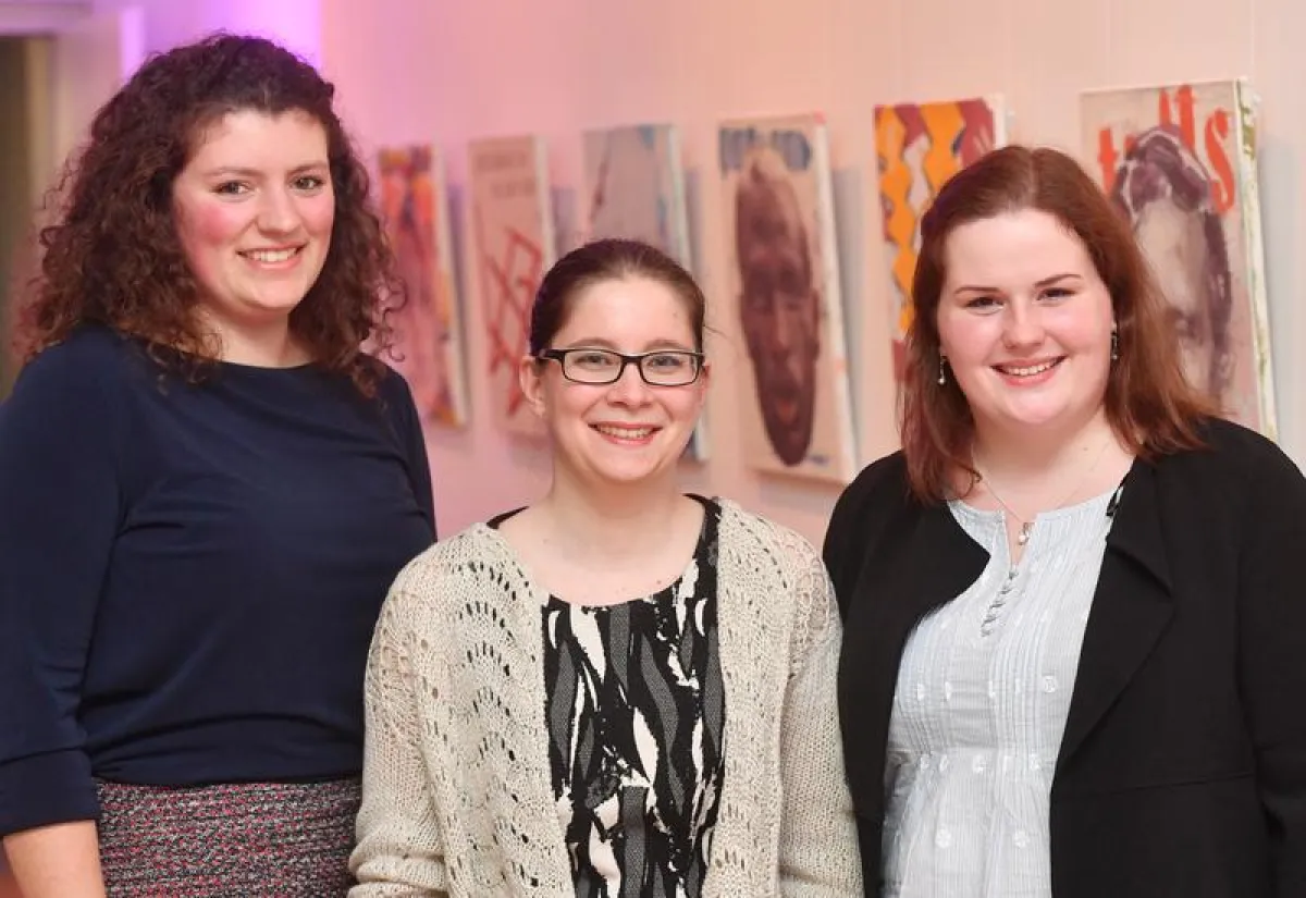 Leibniz-Auszubildenden-Preis 2017: Die Preisträgerinnen: Anna Schmideder (links, ZFMK Bonn), Chiara D’Alonzo (Mitte, WIAS Berlin) und Dorothee Eckhardt (re., HKI Jena). (Bild: Leibniz-Gemeinschaft/Oli