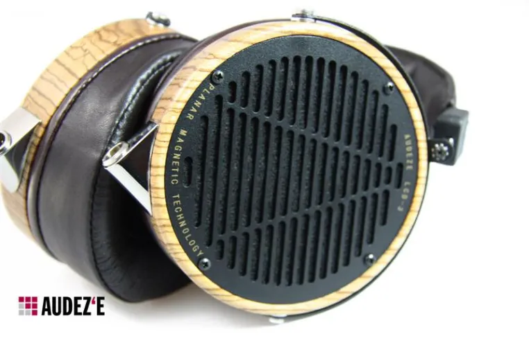 Bild: Zwei Premieren auf dem Analog Forum Krefeld 2011 - MalValve head amp three & Audez'e LCD-3